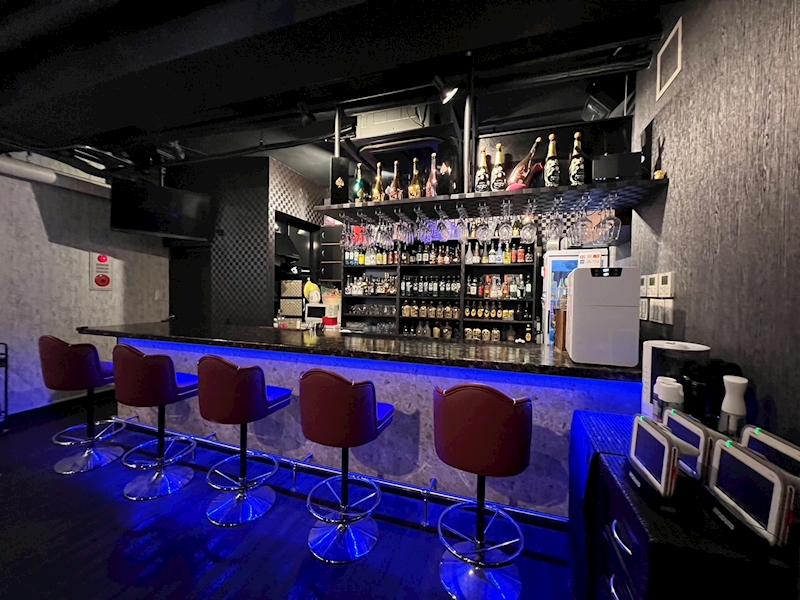 Club QUEEN・クイーン - 大和のスナック 店舗写真